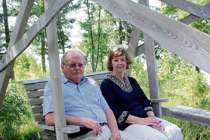 Sommargästen Christer Krook, här med hustrun Leena, använder Kalax som firmanamn i USA. Foto Elisa Makarevitch