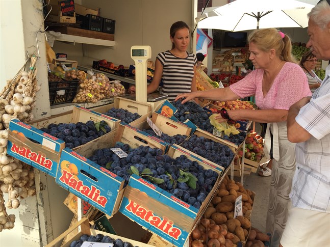 På matmarknaden säljs allt i frukt- och gröntväg.